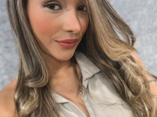 emma_colucci live webcam thumbnail