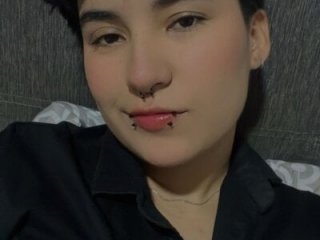 emma_cute7 live webcam thumbnail