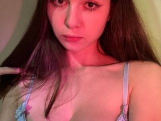 emonyashka_ live webcam thumbnail