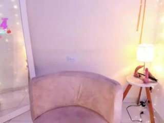 emylyjonhs live webcam thumbnail