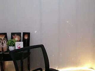 enchantress_mia03 live webcam thumbnail