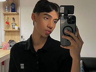 Eros_Lux live webcam thumbnail