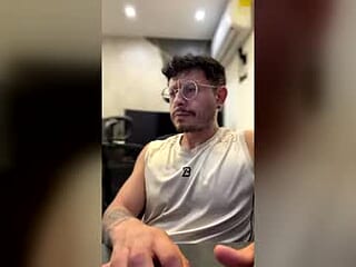 erotic_andrew live webcam thumbnail