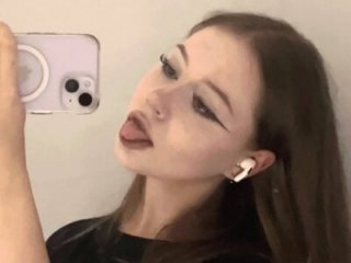 Esmie_Smile live webcam thumbnail