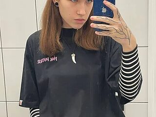 EvaAndLuna live webcam thumbnail