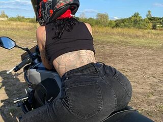 Eva_curlss live webcam thumbnail