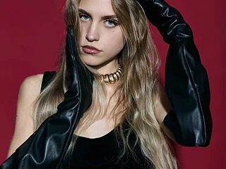 EveCoutch live webcam thumbnail