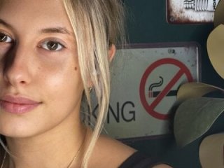 EveWontLeave live webcam thumbnail
