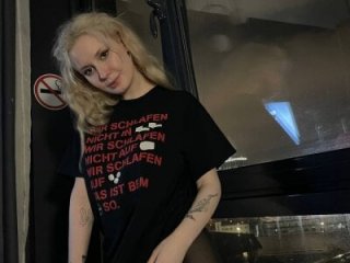 EvelynnFinn live webcam thumbnail