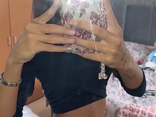 Exotic-Elsie live webcam thumbnail