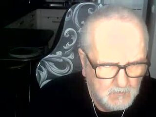 expandetlaugh63 live webcam thumbnail