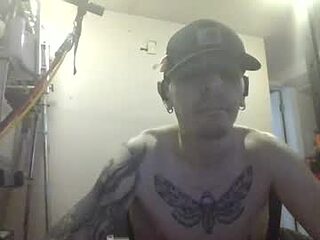 fantasydesire83 live webcam thumbnail