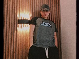 feelena_mysoull live webcam thumbnail