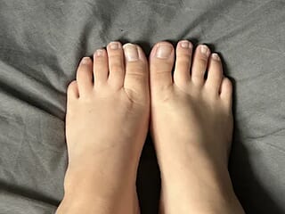 feetwithlottielou live webcam thumbnail