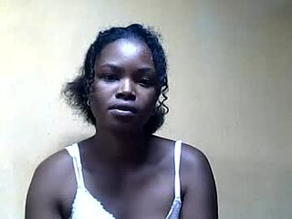 felicia422300 live webcam thumbnail