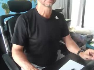 femdomsubby live webcam thumbnail