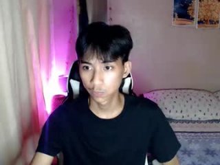 fineboii_rey18 live webcam thumbnail