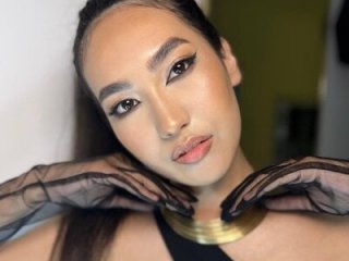 FlirtyAura live webcam thumbnail