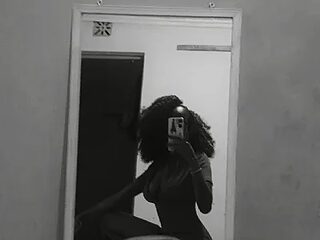 FlirtyChocolate1 live webcam thumbnail