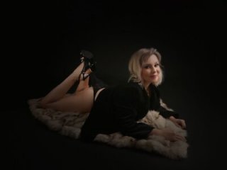 FlirtyFox_ live webcam thumbnail