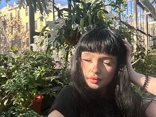 Flora_Ray live webcam thumbnail