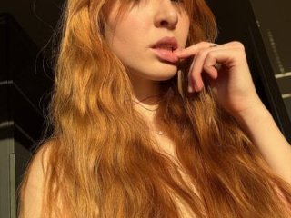 FoxieKiss live webcam thumbnail