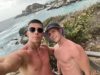 FriendsInSins live webcam thumbnail