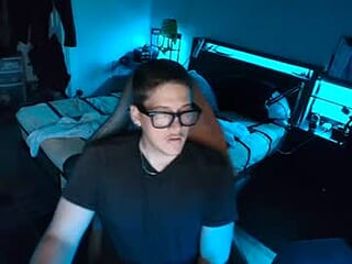 francochukitron live webcam thumbnail