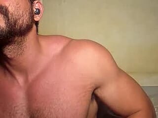 frank_flirt0615 live webcam thumbnail