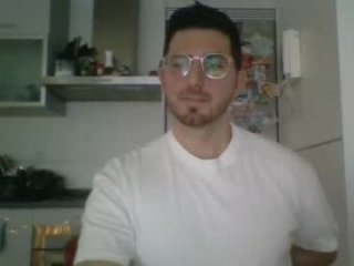 freakbomber live webcam thumbnail