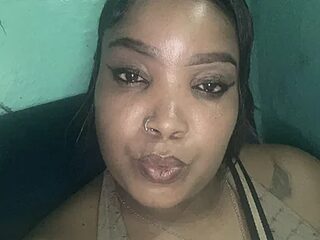 friendlybitch22 live webcam thumbnail