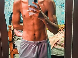 fun_boy_33 live webcam thumbnail