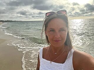 funycouple live webcam thumbnail