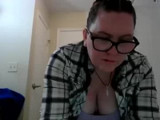 fuzzypeaches87 live webcam thumbnail