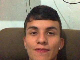 gabrielzinnnn085 live webcam thumbnail