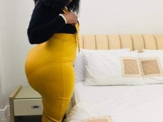 GiantBootyMilf live webcam thumbnail