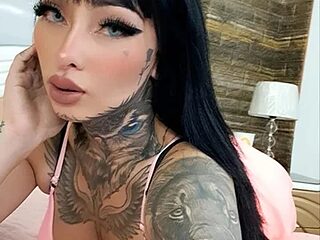 Gigi_Moss1 live webcam thumbnail