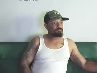 gifted_bucknasty live webcam thumbnail