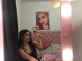 girl_dollxx live webcam thumbnail