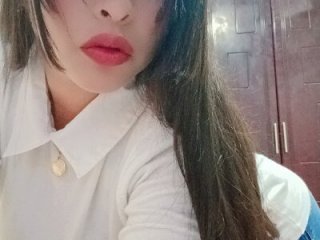 girlardiente93 live webcam thumbnail