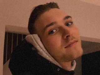 girthytobi live webcam thumbnail