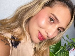 giselleestrella live webcam thumbnail