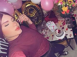 GlossyBratz live webcam thumbnail