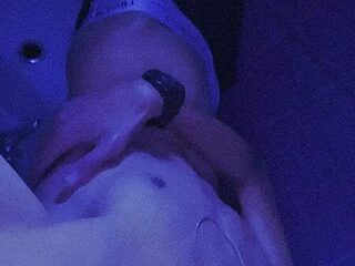 glopetitooo live webcam thumbnail