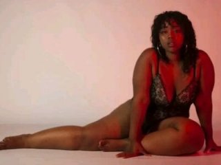 GoldenPussyXOXO live webcam thumbnail