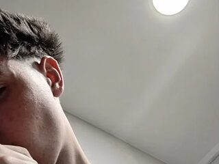 GoldenZeus0 live webcam thumbnail