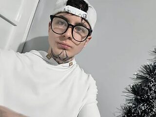 Goldendesire_666 live webcam thumbnail