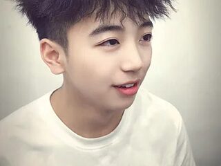 GoodLookingBoy-008 live webcam thumbnail