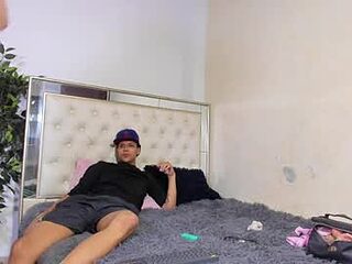 gold_pleasuree live webcam thumbnail