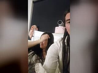 gryllsey_and_bella live webcam thumbnail